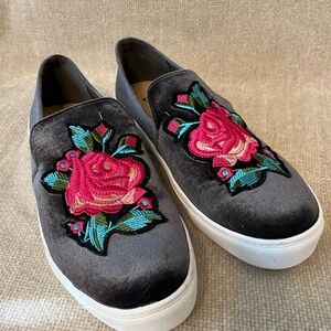 Dirty Laundry Black Floral Embroidered Slip On Sneakers Size 9.5